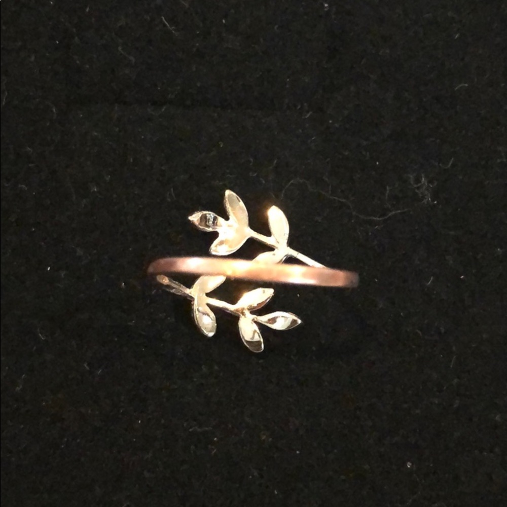Adjustable gold tone ring - Picture 3 of 3